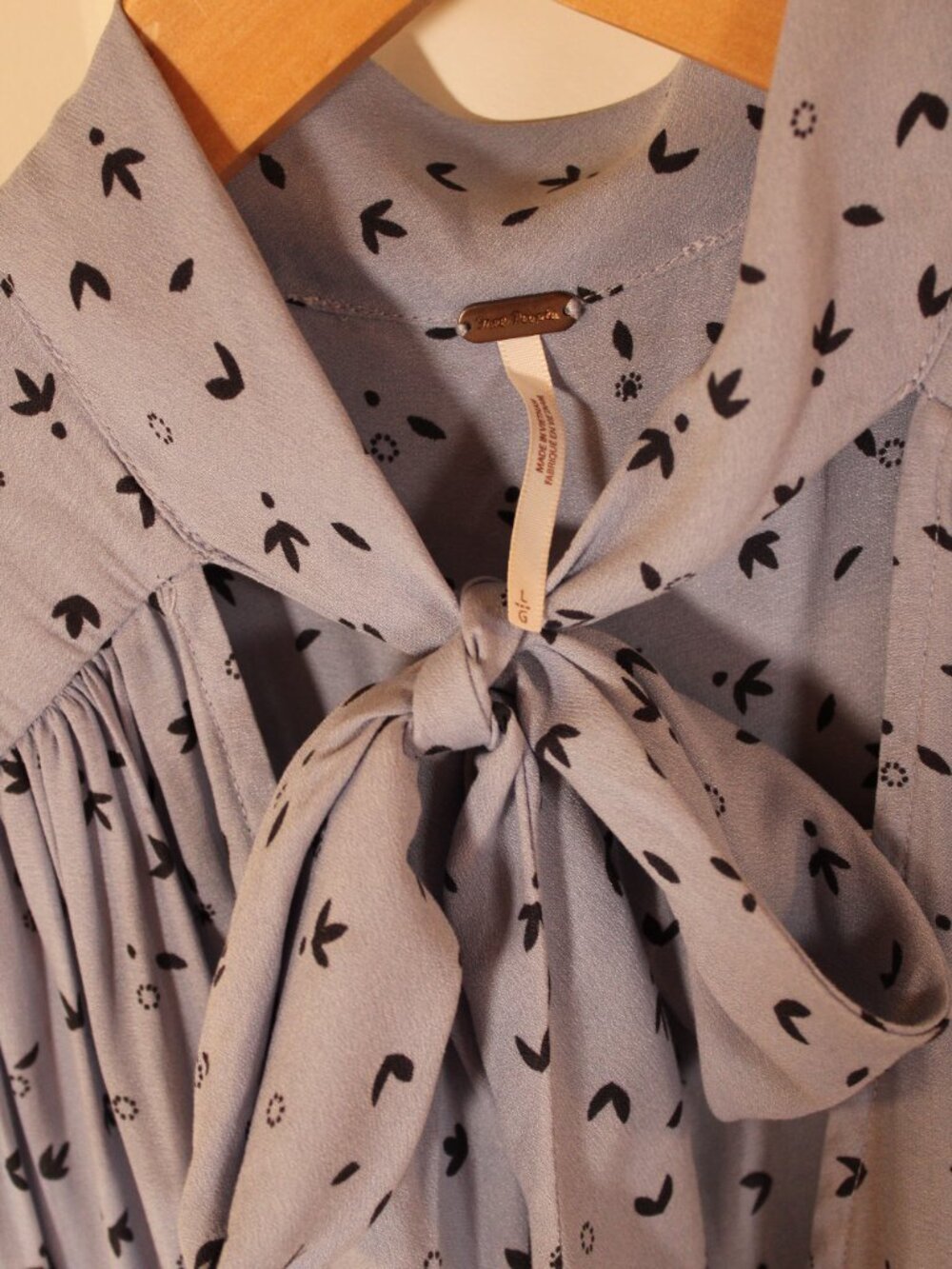 Free People sleeveless blouse bow size large - Picture 2 of 3